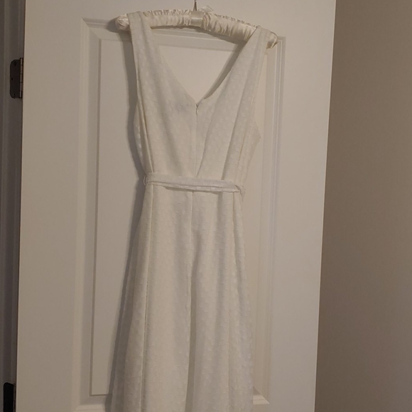 White, flowing Summery Dress - Picture 5 of 5
